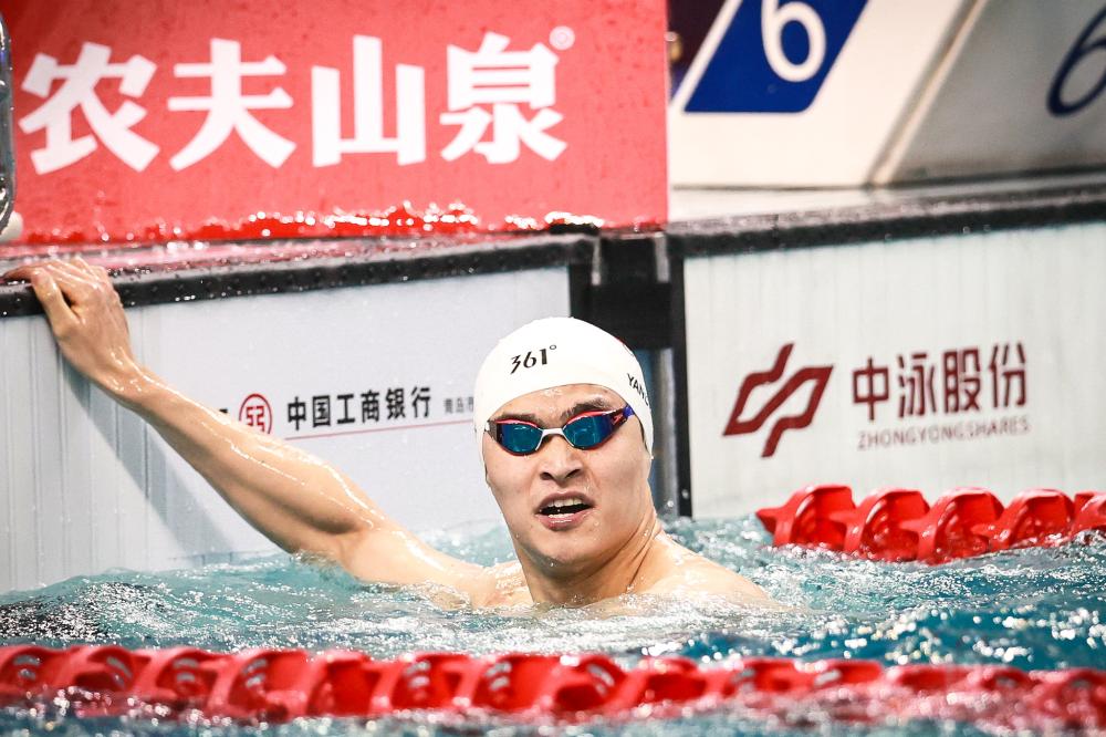 它既挑战了